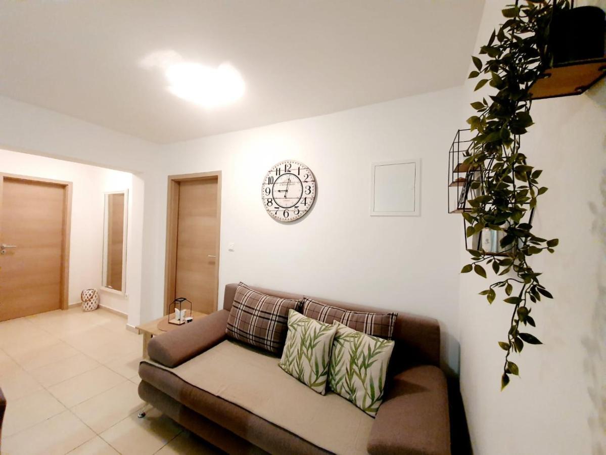 Apartmani Sara 比比涅 外观 照片
